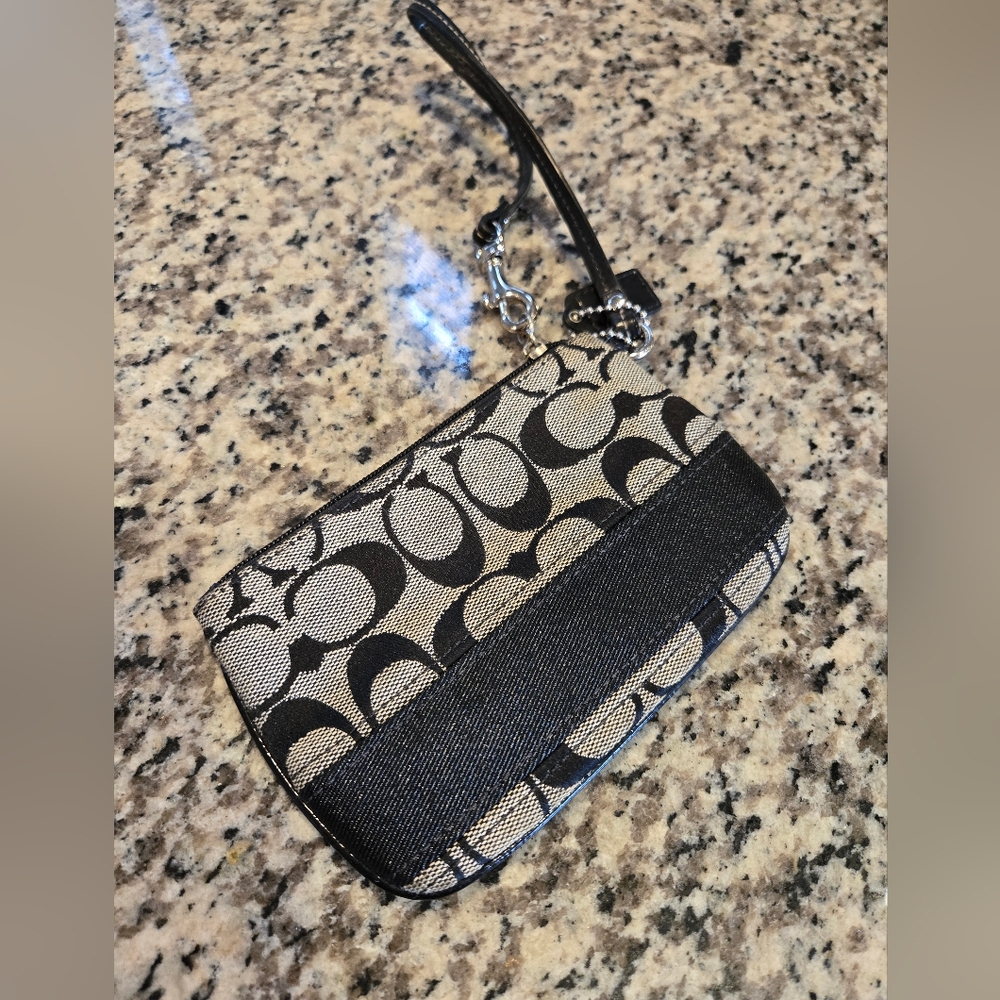 Coach Black and Cream Wristlet